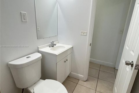 Apartamento en alquiler en Miami, Florida, 1 dormitorio, 55.74 m2 № 1396273 - foto 12