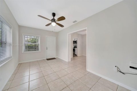 Casa en alquiler en Miami, Florida, 3 dormitorios, 120.77 m2 № 1396274 - foto 9