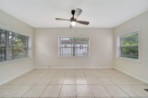 Casa en alquiler en Miami, Florida, 3 dormitorios, 120.77 m2 № 1396274 - foto 8