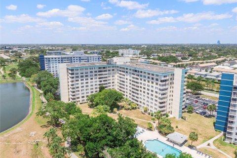 Condo in Hollywood, Florida, 1 bedroom  № 1331352 - photo 22