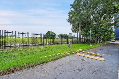 Condo in Hollywood, Florida, 1 bedroom  № 1331352 - photo 20