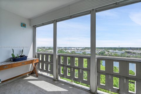 Copropriété à vendre à Hollywood, Floride: 1 chambre, 78.41 m2 № 1331352 - photo 17