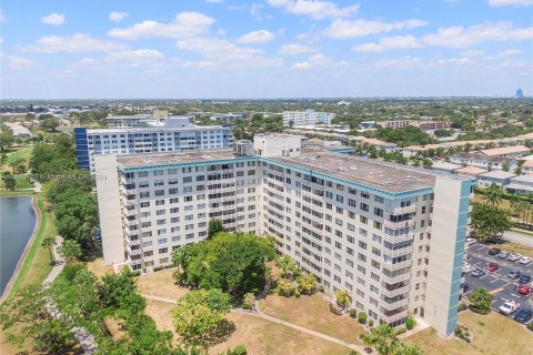 Condo in Hollywood, Florida, 1 bedroom  № 1331352 - photo 23