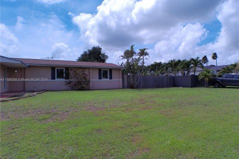 House in Homestead, Florida 3 bedrooms, 145.39 sq.m. № 1226070 - photo 2