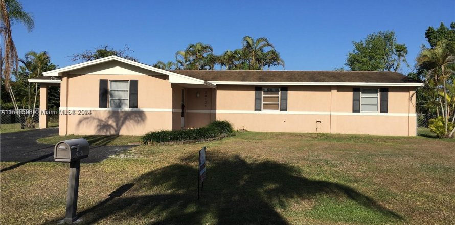 House in Homestead, Florida 3 bedrooms, 145.39 sq.m. № 1226070