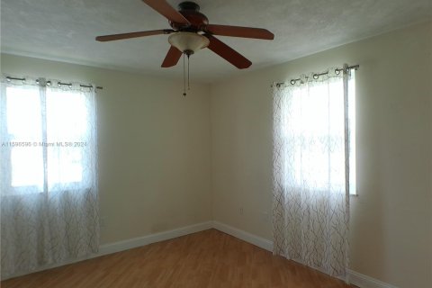 House in Homestead, Florida 3 bedrooms, 145.39 sq.m. № 1226070 - photo 14