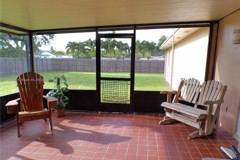 House in Homestead, Florida 3 bedrooms, 145.39 sq.m. № 1226070 - photo 16