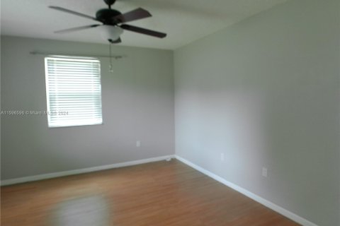 House in Homestead, Florida 3 bedrooms, 145.39 sq.m. № 1226070 - photo 10