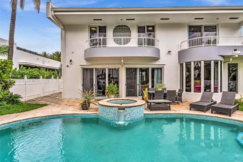 Villa ou maison à vendre à Golden Beach, Floride: 4 chambres, 327.02 m2 № 1097409 - photo 2