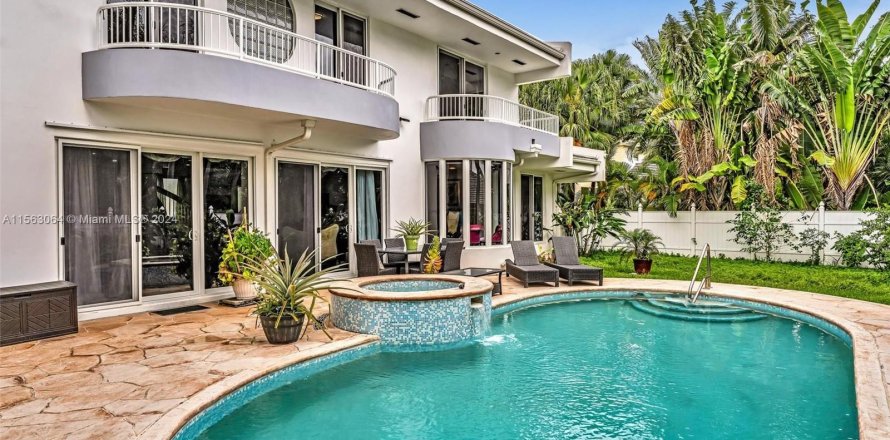 Villa ou maison à Golden Beach, Floride 4 chambres, 327.02 m2 № 1097409