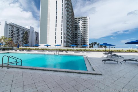 Condominio en alquiler en Miami Beach, Florida, 2 dormitorios, 119.84 m2 № 8173 - foto 20