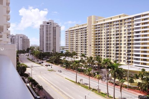 Condominio en alquiler en Miami Beach, Florida, 2 dormitorios, 119.84 m2 № 8173 - foto 4