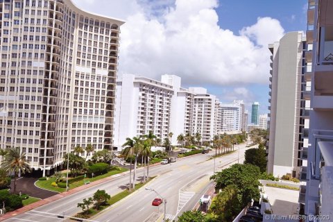 Copropriété à louer à Miami Beach, Floride: 2 chambres, 119.84 m2 № 8173 - photo 5