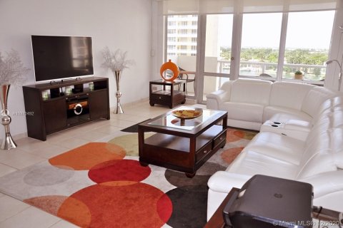 Condominio en alquiler en Miami Beach, Florida, 2 dormitorios, 119.84 m2 № 8173 - foto 6