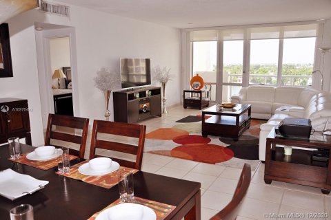 Condominio en alquiler en Miami Beach, Florida, 2 dormitorios, 119.84 m2 № 8173 - foto 10