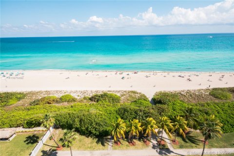 Condominio en alquiler en Miami Beach, Florida, 2 dormitorios, 119.84 m2 № 8173 - foto 1