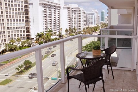 Condominio en alquiler en Miami Beach, Florida, 2 dormitorios, 119.84 m2 № 8173 - foto 8