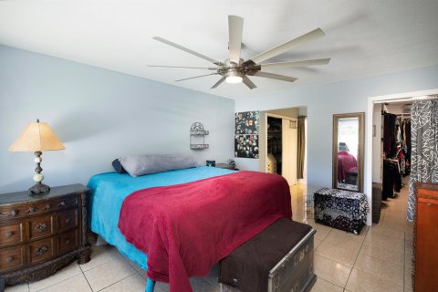 House in Jensen Beach, Florida 3 bedrooms, 220.18 sq.m. № 1102325 - photo 6