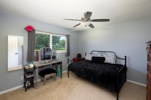House in Jensen Beach, Florida 3 bedrooms, 220.18 sq.m. № 1102325 - photo 9