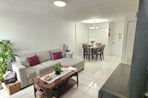 Condominio en venta en Sunny Isles Beach, Florida, 2 dormitorios, 74.41 m2 № 967717 - foto 1
