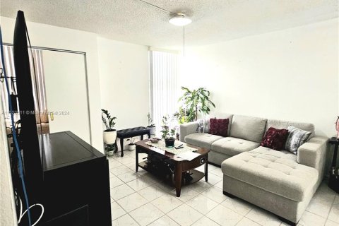 Condominio en venta en Sunny Isles Beach, Florida, 2 dormitorios, 74.41 m2 № 967717 - foto 2
