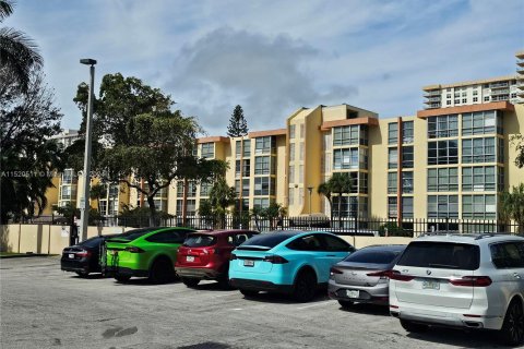 Condominio en venta en Sunny Isles Beach, Florida, 2 dormitorios, 74.41 m2 № 967717 - foto 7