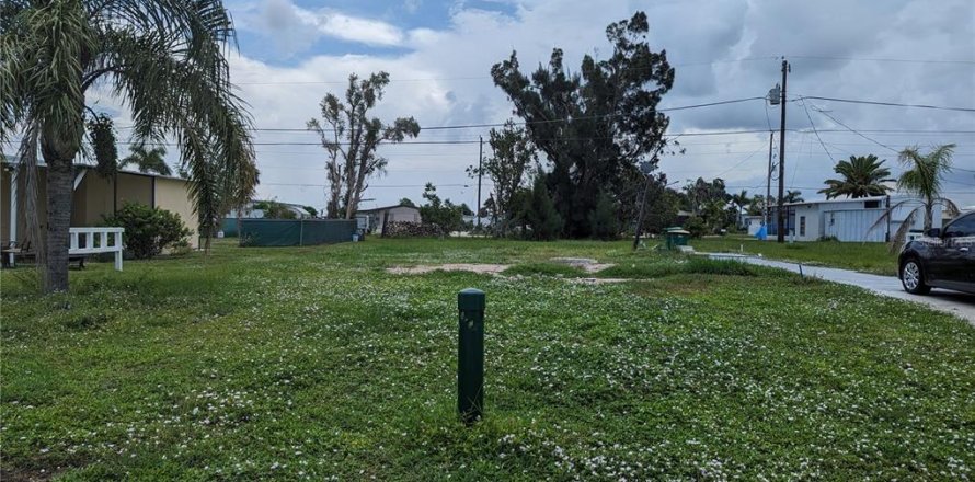 Terreno en Englewood, Florida № 673163