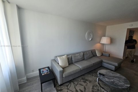 Condo in Miami Beach, Florida, 1 bedroom  № 958584 - photo 2