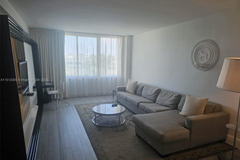 Condo in Miami Beach, Florida, 1 bedroom  № 958584 - photo 4