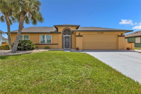 House in Port Charlotte, Florida 3 bedrooms, 149.29 sq.m. № 1366393 - photo 2