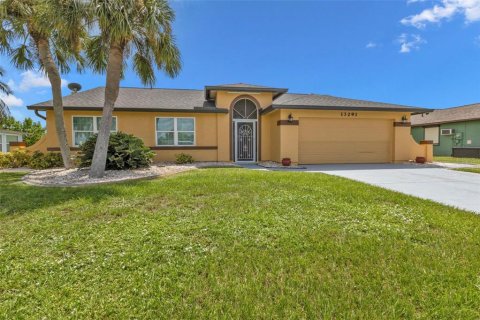 House in Port Charlotte, Florida 3 bedrooms, 149.29 sq.m. № 1366393 - photo 5