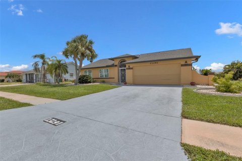 House in Port Charlotte, Florida 3 bedrooms, 149.29 sq.m. № 1366393 - photo 4