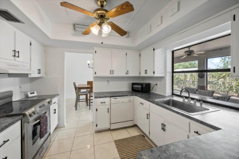 House in Wellington, Florida 4 bedrooms, 169.64 sq.m. № 1189774 - photo 13