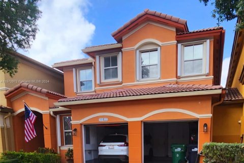 Townhouse in Doral, Florida 4 bedrooms, 196.77 sq.m. № 1134670 - photo 1