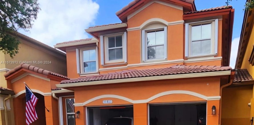 Townhouse in Doral, Florida 4 bedrooms, 196.77 sq.m. № 1134670