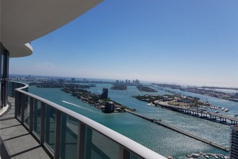 Condo in Miami, Florida, 3 bedrooms  № 6845 - photo 1