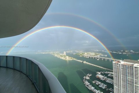 Condo in Miami, Florida, 3 bedrooms  № 6845 - photo 14