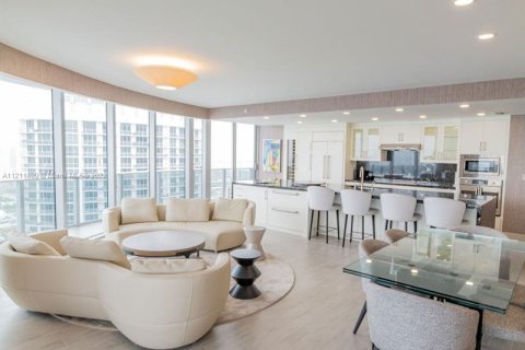 Condo in Miami, Florida, 3 bedrooms  № 6845 - photo 21