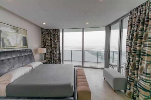 Condo in Miami, Florida, 3 bedrooms  № 6845 - photo 25