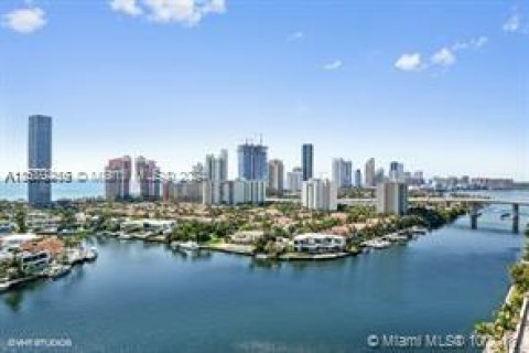 Condominio en venta en Aventura, Florida, 2 dormitorios, 141.4 m2 № 1389679 - foto 12