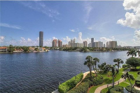 Condominio en venta en Aventura, Florida, 2 dormitorios, 141.4 m2 № 1389679 - foto 26