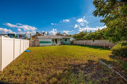 Terreno en venta en Saint Petersburg, Florida № 1424663 - foto 13