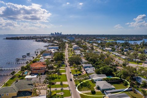 Terreno en venta en Saint Petersburg, Florida № 1424663 - foto 9