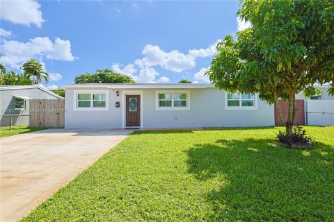 House in Hollywood, Florida 3 bedrooms, 94.02 sq.m. № 1367129 - photo 1