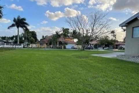 House in Miami, Florida 5 bedrooms № 1367086 - photo 11