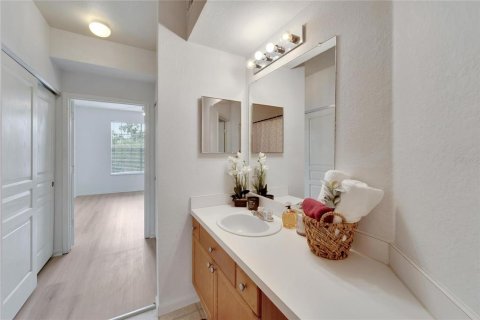 Condo in Tampa, Florida, 2 bedrooms  № 1366410 - photo 27