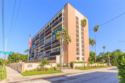 Condo in Tampa, Florida, 2 bedrooms  № 1364786 - photo 1