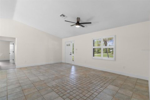 House in Port Charlotte, Florida 3 bedrooms, 148.46 sq.m. № 1364753 - photo 7