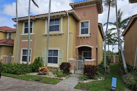 Adosado en venta en Hollywood, Florida, 3 dormitorios, 149.39 m2 № 1231592 - foto 5