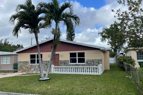 House in Miramar, Florida 4 bedrooms, 143.91 sq.m. № 1231583 - photo 1